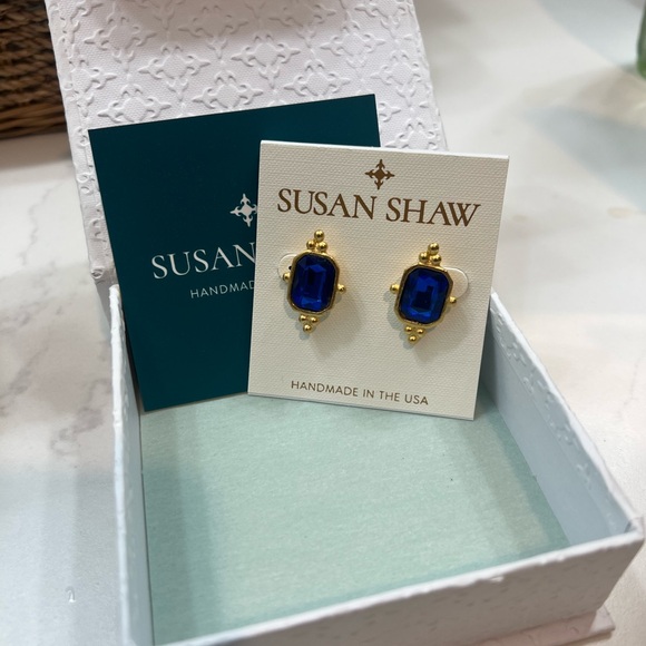 NWOT Susan Shaw Blue Collins Stud Earrings - Picture 3 of 5